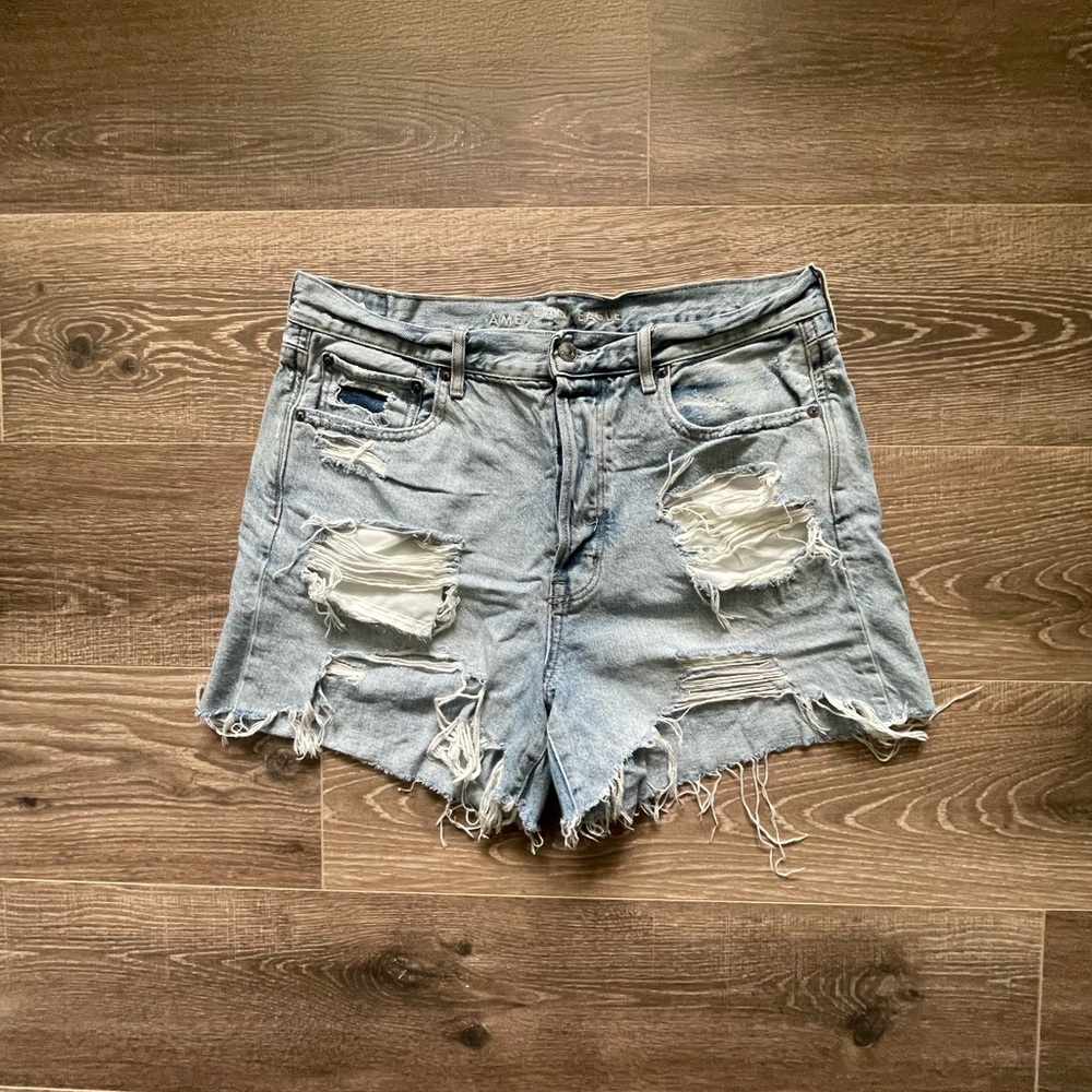 AE 90s boyfriend destroyed short